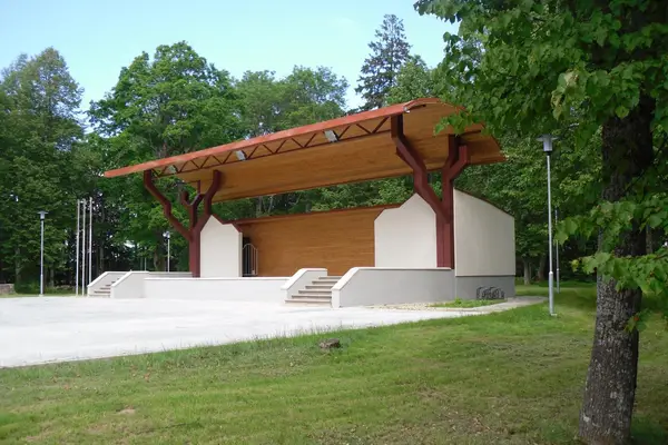 Dagdas muižas parks ar alu