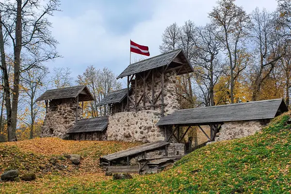 Ropažu viduslaiku pilsdrupas