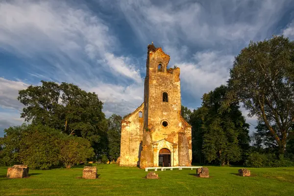 Salgales baznīcas drupas