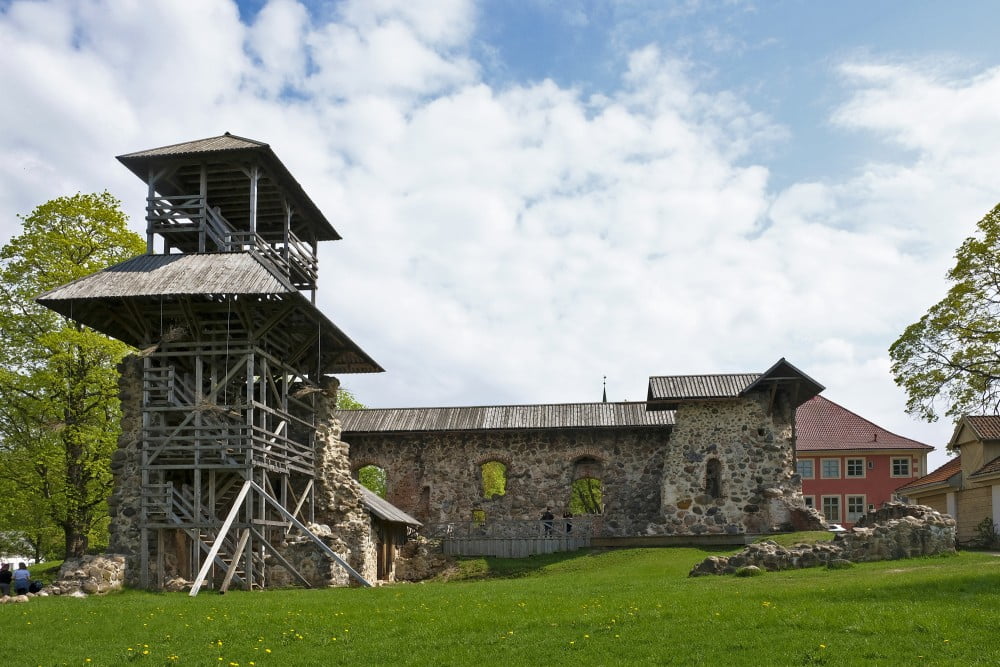 Limbažu viduslaiku pilsdrupas un skatu tornis